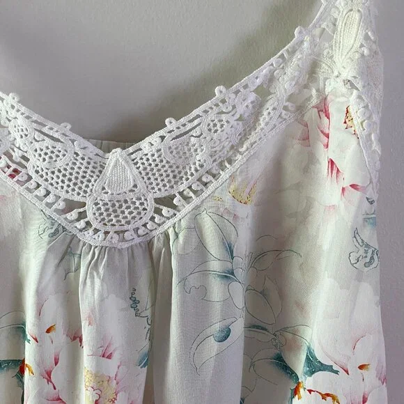 Papinelle Nightgown, NWT, Floral Pattern. - Picture 2 of 5